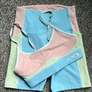 Lorna Jane Colorblock Activewear Set in Pastel Hues